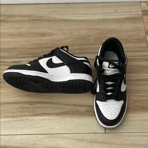 Nike Men's Black and White Sneakers